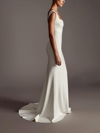Made-to-measure Holker fit-and-flare in silk crepe with a square neck and an open back
