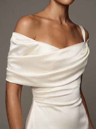 Made-to-measure Fleur mermaid in silk satin with a single shoulder strap and a fitted bodice